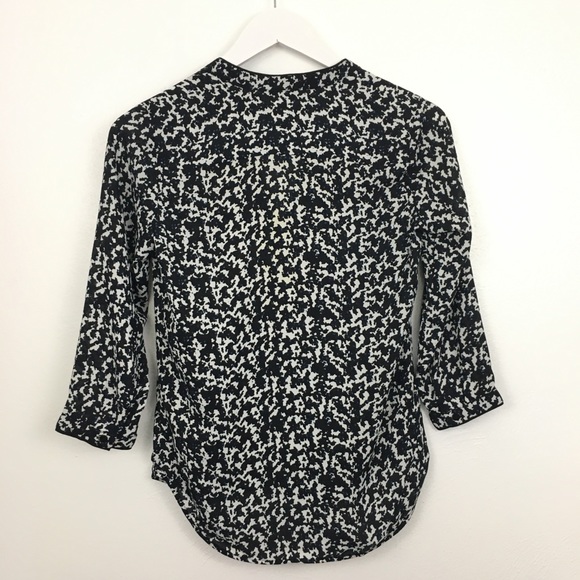 👋🏻2/$20 H&M Multi-Color Blouse - Picture 2 of 4